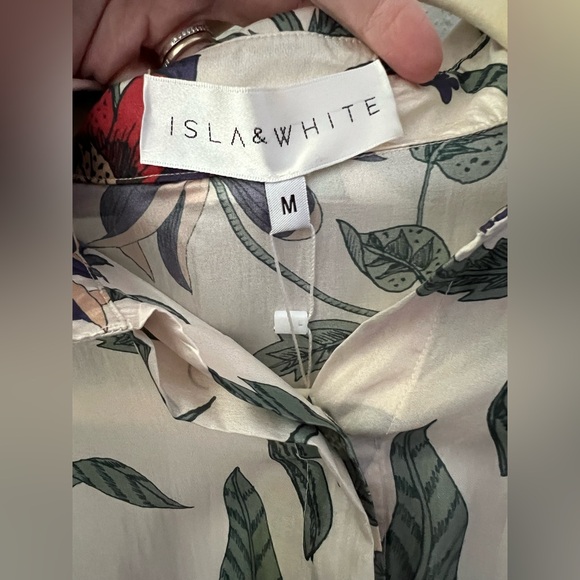 New ISLA & WHITE SALOME FLORAL SILK TOP IN BOUQUET RED Size Medium - Picture 9 of 13